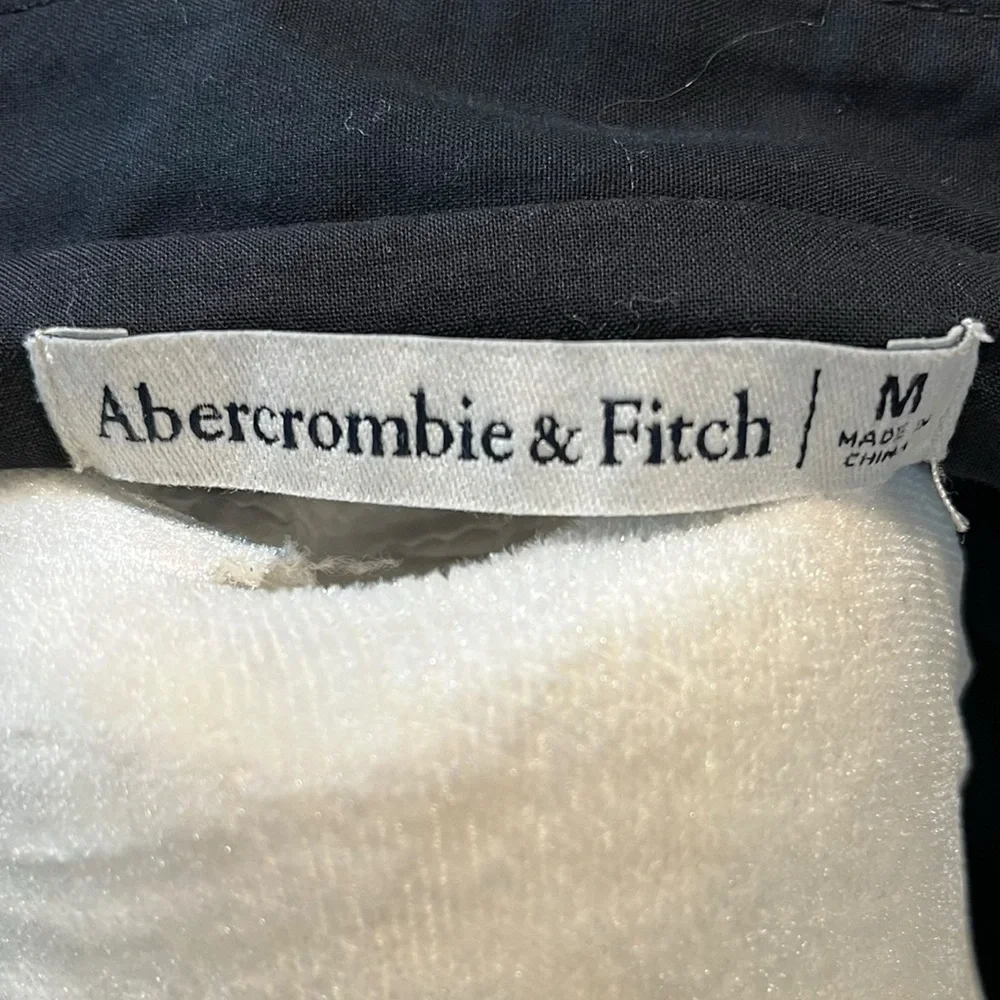 Abercrombie and Fitch Woman’s Collared V-Neck Long Sleeve Crop Top - Medium - Picture 7 of 7